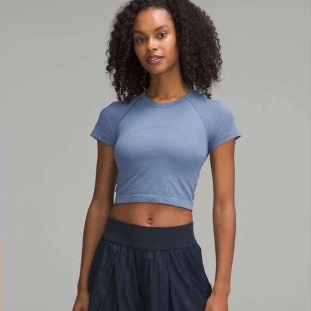 Lululemon Size 2 Swiftly Tech Cropped Short-Sleeve Shirt 2.0 Periwinkle Blue
